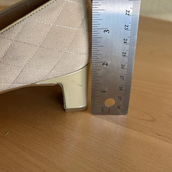 Stuart Weitzman Tan/Beige Kitten Heels- 10.5 Narrow - Picture 10 of 10